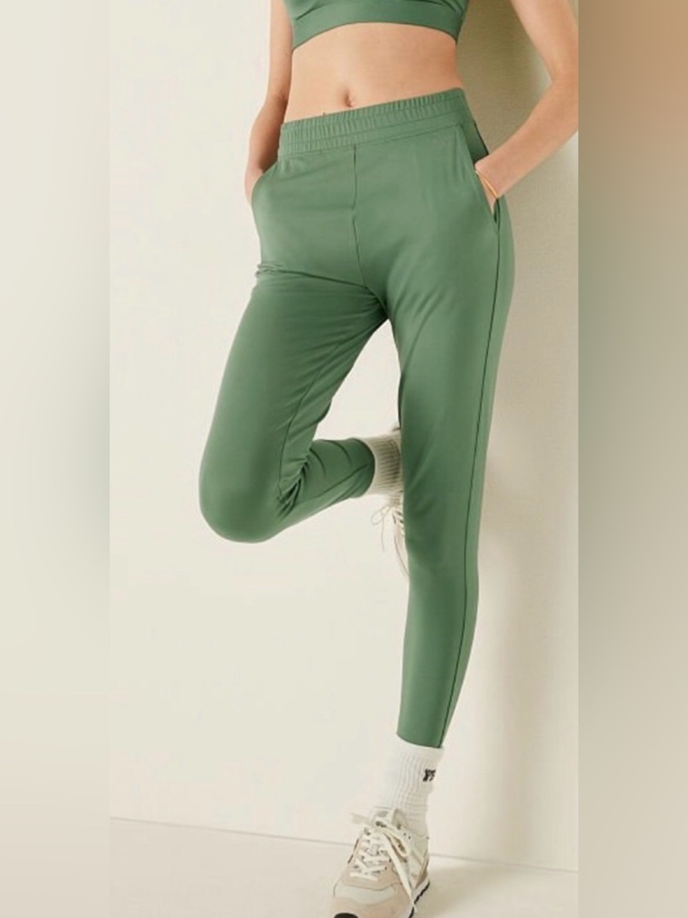 Pink active sportswear pants. 💚NWT